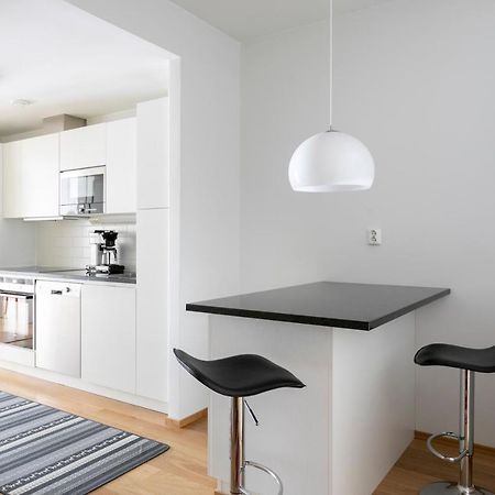 2Ndhomes Cozy 1Br Apartment With Balcony By The Central Station Helsínquia Exterior foto