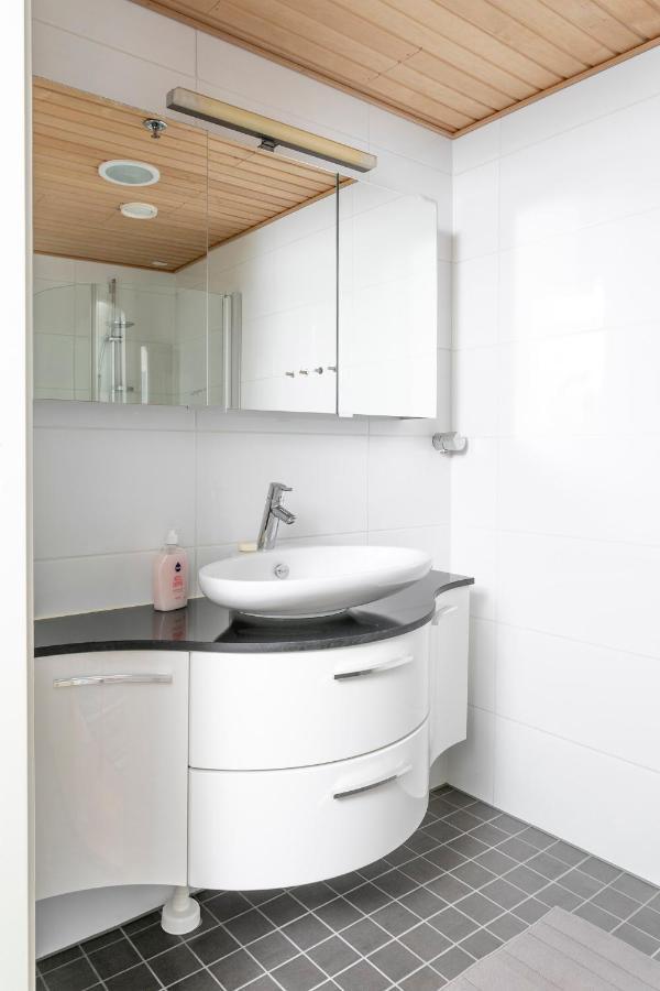 2Ndhomes Cozy 1Br Apartment With Balcony By The Central Station Helsínquia Exterior foto