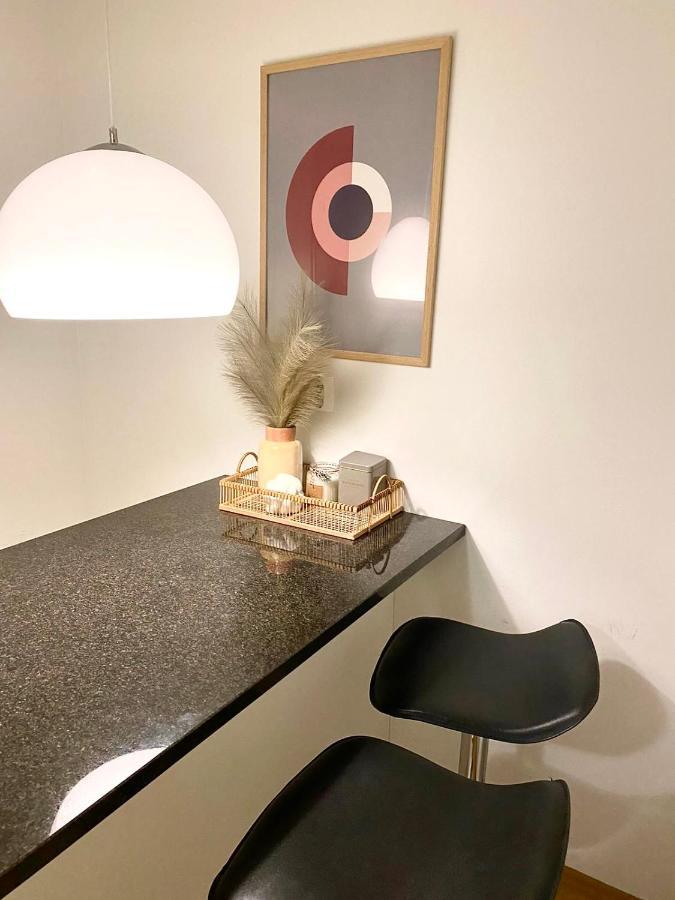 2Ndhomes Cozy 1Br Apartment With Balcony By The Central Station Helsínquia Exterior foto