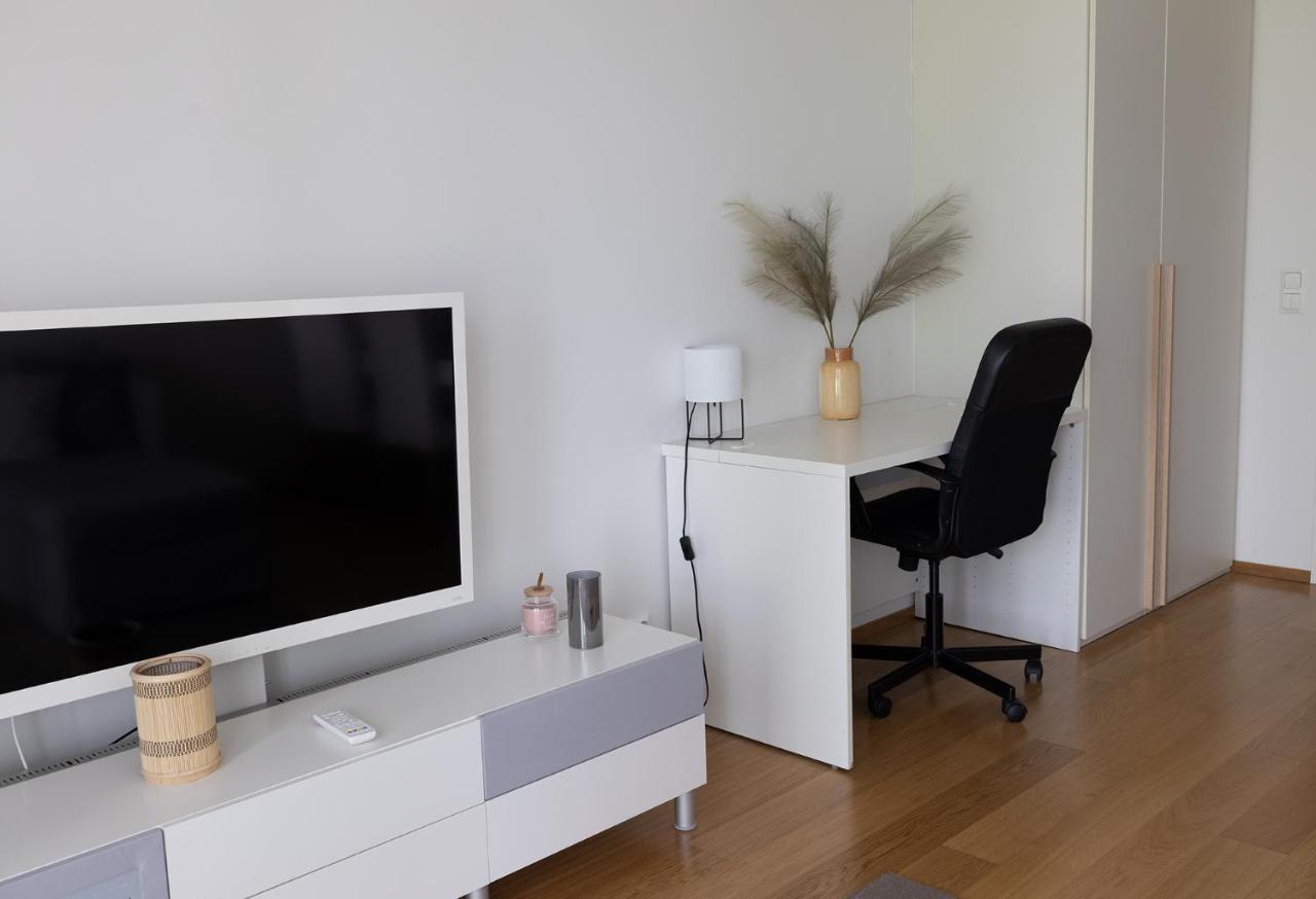 2Ndhomes Cozy 1Br Apartment With Balcony By The Central Station Helsínquia Exterior foto